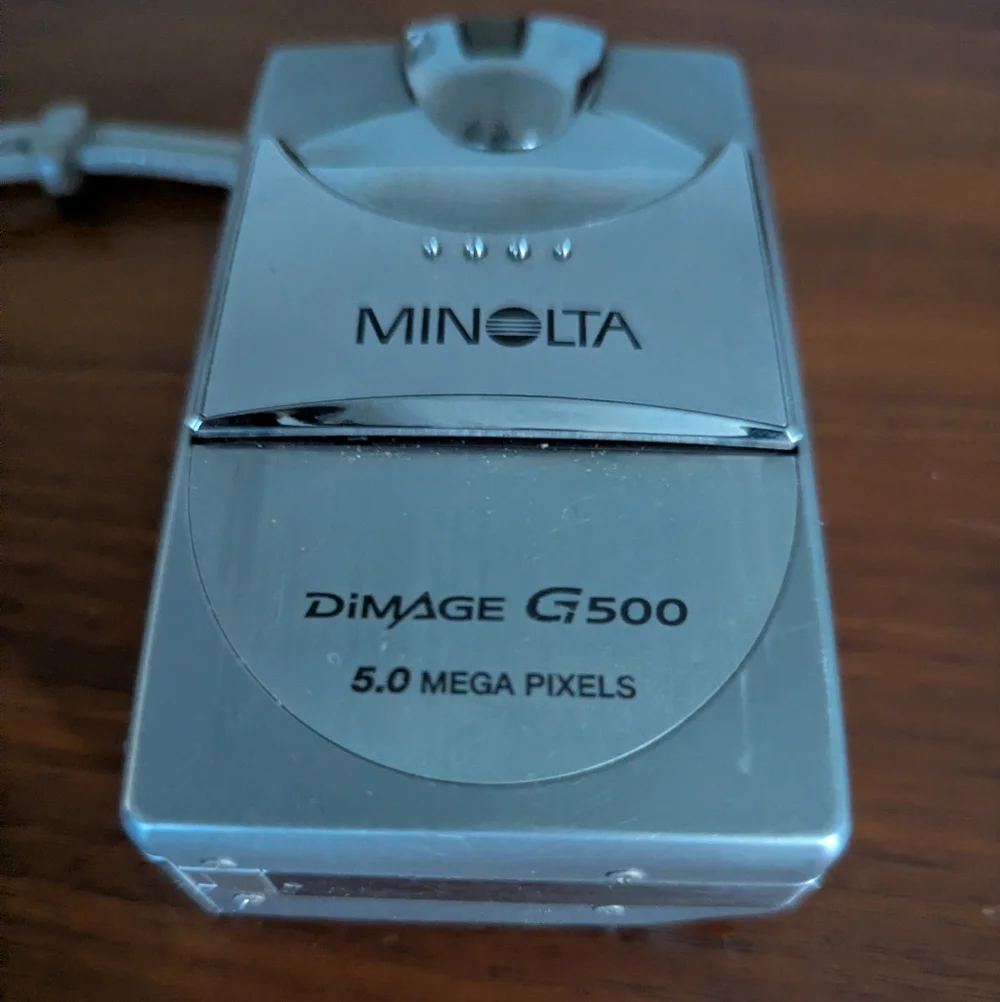 Minolta DiMAGE G500 5MP Digital Camera 3x Optical Zoom And Battery